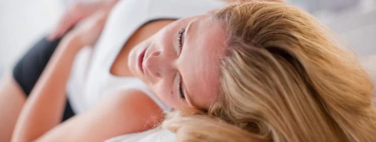 Pregnanct lady recieving a gentle massage